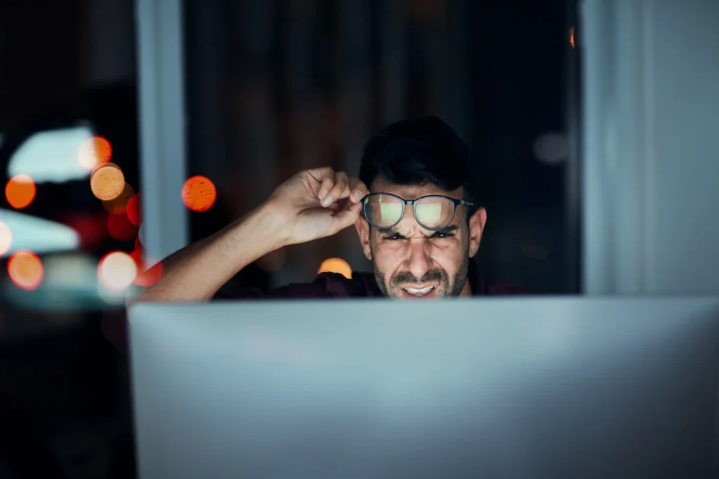focused man works at night behind computer 2026 01 09 09 24 59 utc result